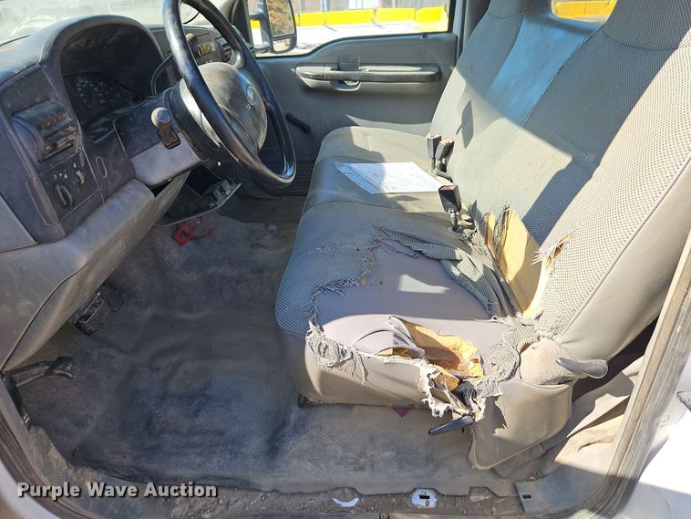 image for item EI8444 2005 Ford F450 Super Duty XL truck cab and chassis