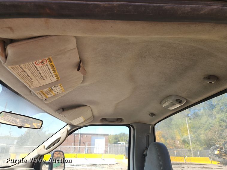 image for item EI8444 2005 Ford F450 Super Duty XL truck cab and chassis