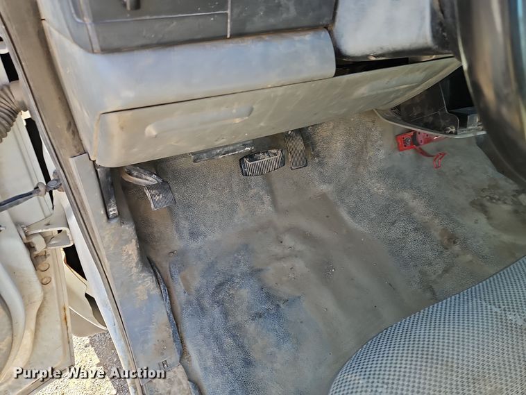 image for item EI8444 2005 Ford F450 Super Duty XL truck cab and chassis