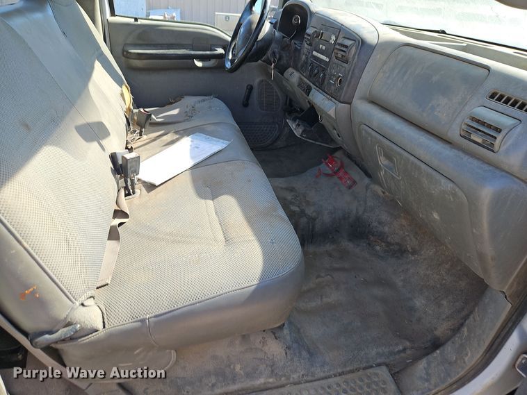 image for item EI8444 2005 Ford F450 Super Duty XL truck cab and chassis