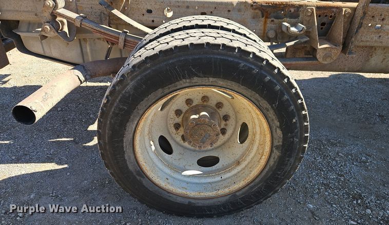 image for item EI8444 2005 Ford F450 Super Duty XL truck cab and chassis
