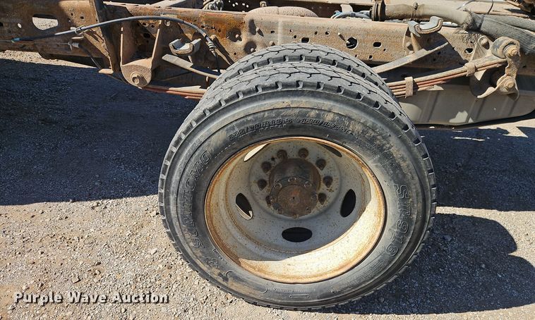 image for item EI8444 2005 Ford F450 Super Duty XL truck cab and chassis