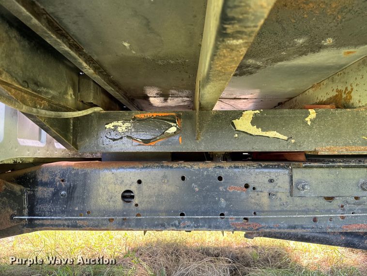 image for item EJ0496 2000 Ford F550 Super Duty XL dump truck