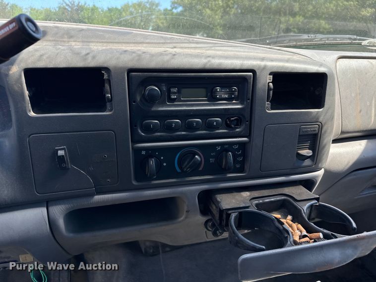 image for item EJ0496 2000 Ford F550 Super Duty XL dump truck