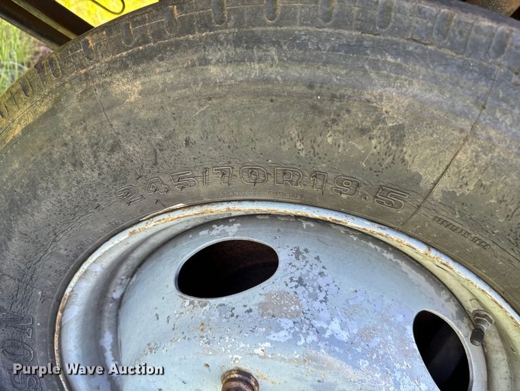 image for item EJ0496 2000 Ford F550 Super Duty XL dump truck