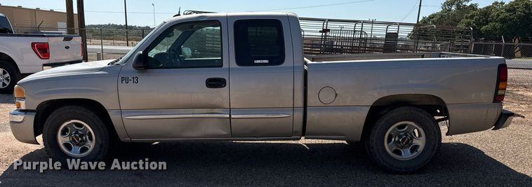 image for item EJ3105 2004 GMC Sierra 1500 Ext. Cab pickup truck