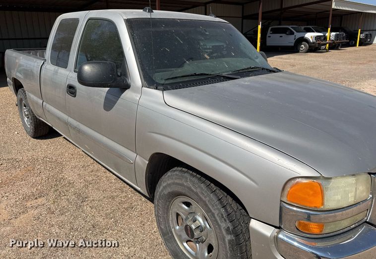 image for item EJ3105 2004 GMC Sierra 1500 Ext. Cab pickup truck