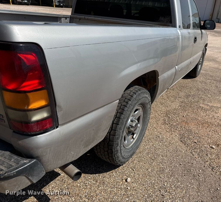 image for item EJ3105 2004 GMC Sierra 1500 Ext. Cab pickup truck