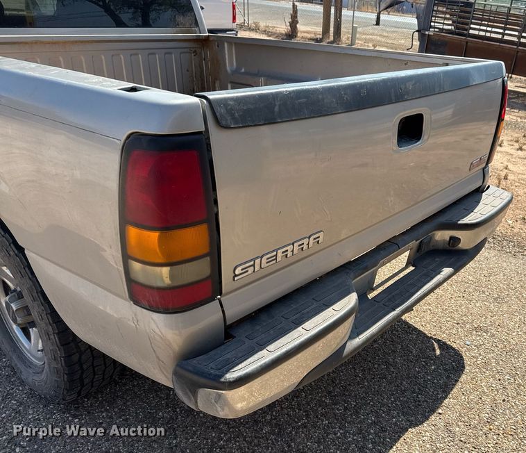 image for item EJ3105 2004 GMC Sierra 1500 Ext. Cab pickup truck