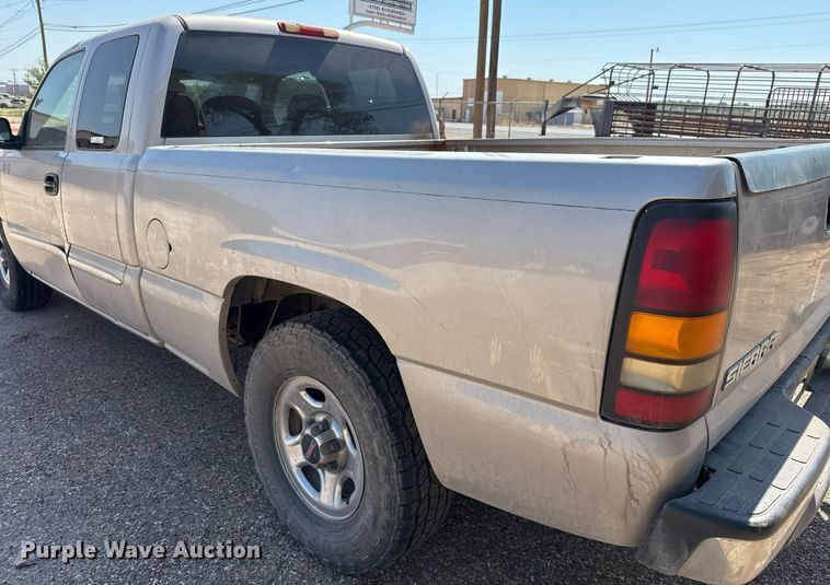 image for item EJ3105 2004 GMC Sierra 1500 Ext. Cab pickup truck