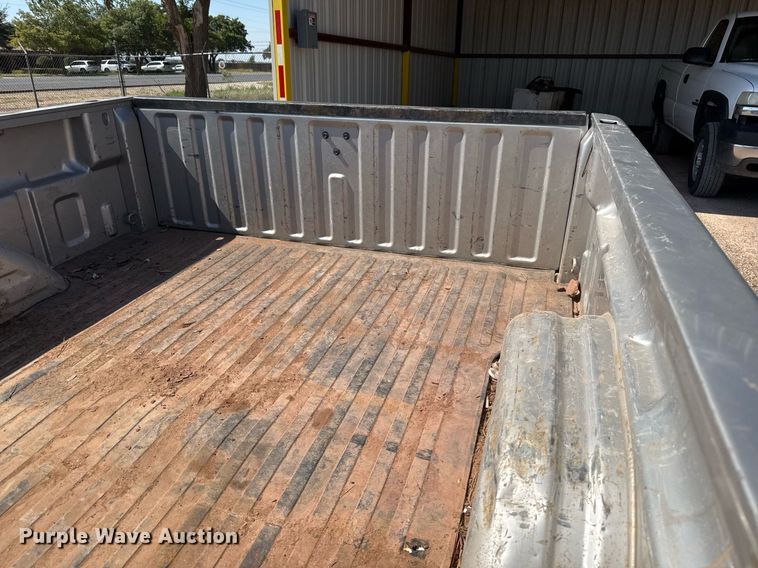 image for item EJ3105 2004 GMC Sierra 1500 Ext. Cab pickup truck