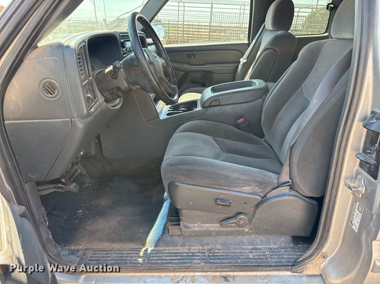 image for item EJ3105 2004 GMC Sierra 1500 Ext. Cab pickup truck