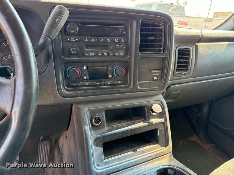 image for item EJ3105 2004 GMC Sierra 1500 Ext. Cab pickup truck