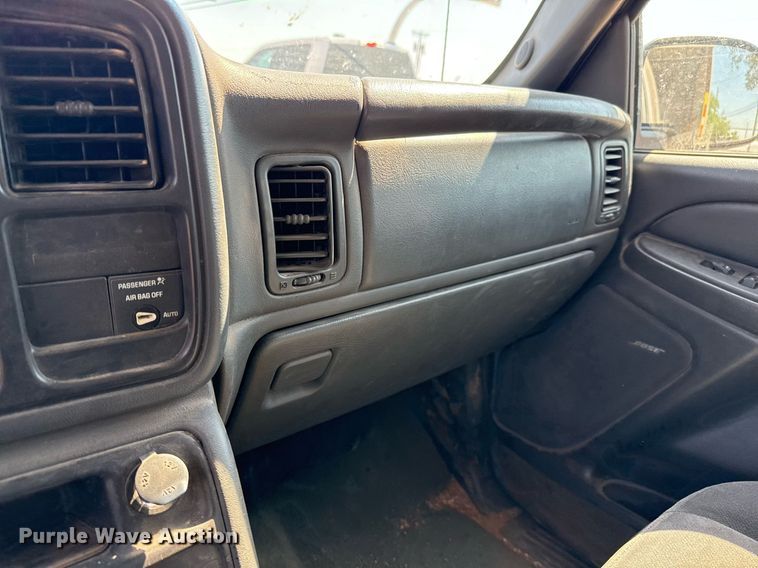 image for item EJ3105 2004 GMC Sierra 1500 Ext. Cab pickup truck