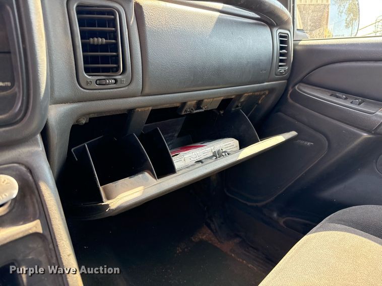 image for item EJ3105 2004 GMC Sierra 1500 Ext. Cab pickup truck