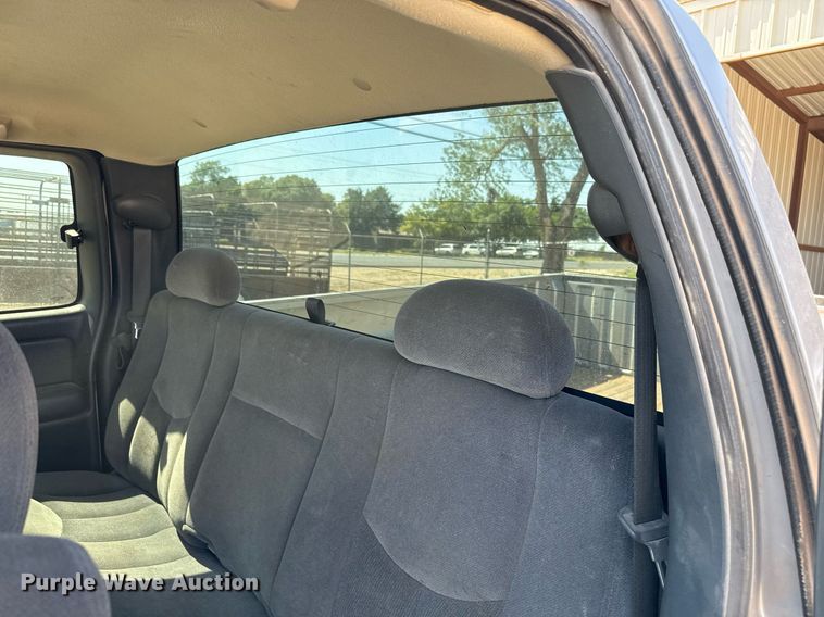 image for item EJ3105 2004 GMC Sierra 1500 Ext. Cab pickup truck