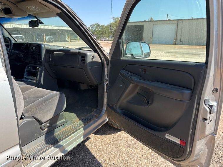 image for item EJ3105 2004 GMC Sierra 1500 Ext. Cab pickup truck