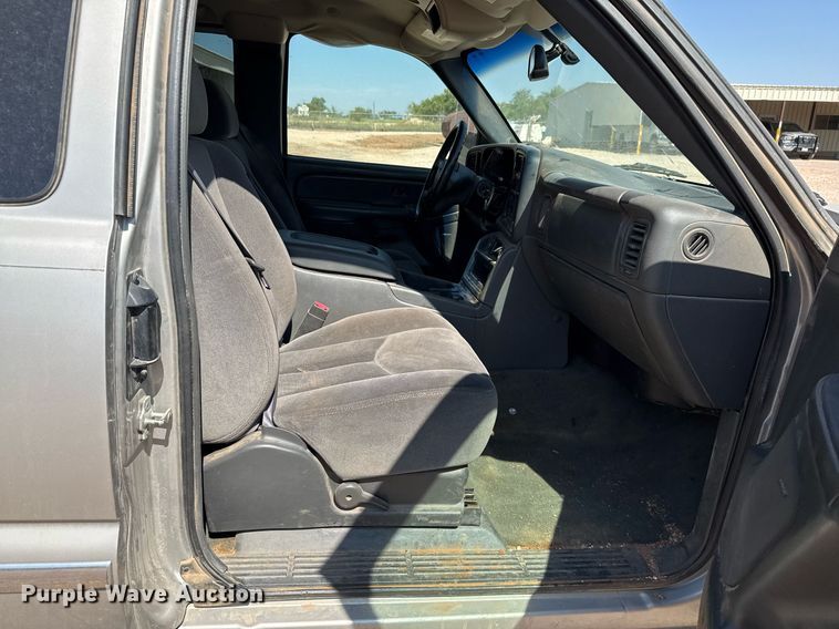 image for item EJ3105 2004 GMC Sierra 1500 Ext. Cab pickup truck