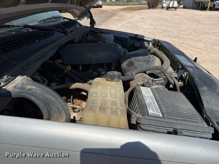 image for item EJ3105 2004 GMC Sierra 1500 Ext. Cab pickup truck