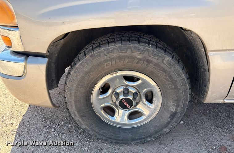 image for item EJ3105 2004 GMC Sierra 1500 Ext. Cab pickup truck