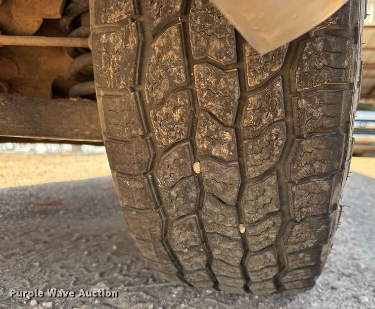 image for item EJ3105 2004 GMC Sierra 1500 Ext. Cab pickup truck