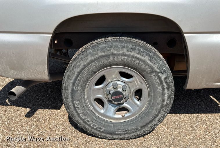 image for item EJ3105 2004 GMC Sierra 1500 Ext. Cab pickup truck