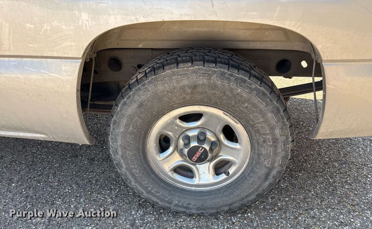image for item EJ3105 2004 GMC Sierra 1500 Ext. Cab pickup truck