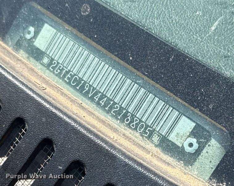 image for item EJ3105 2004 GMC Sierra 1500 Ext. Cab pickup truck