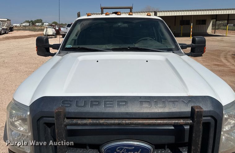 image for item EJ3106 2013 Ford F550 Crew Cab flatbed truck