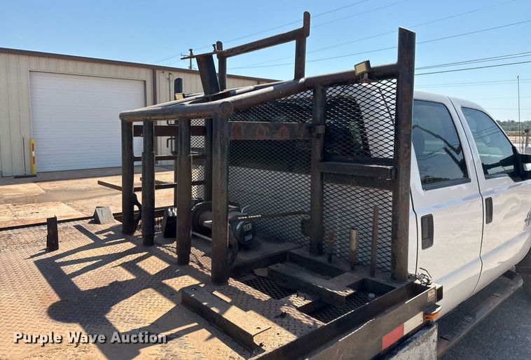 image for item EJ3106 2013 Ford F550 Crew Cab flatbed truck