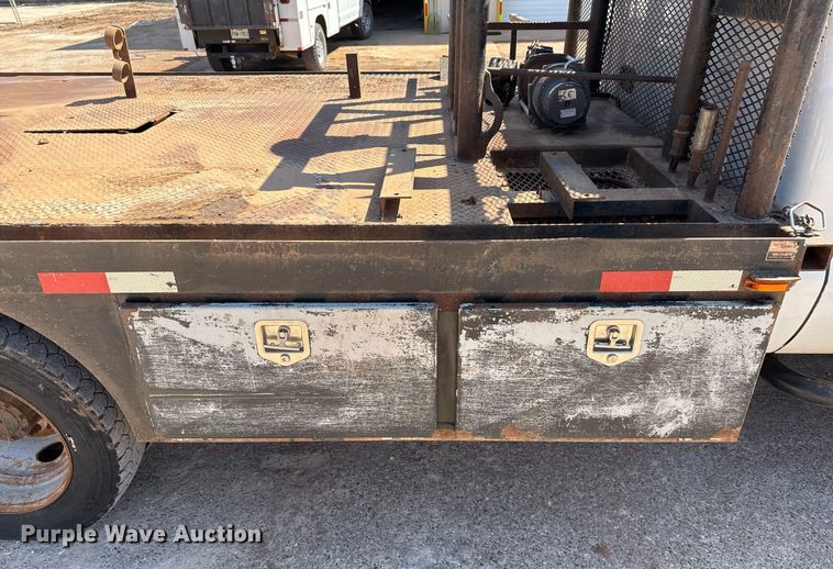 image for item EJ3106 2013 Ford F550 Crew Cab flatbed truck