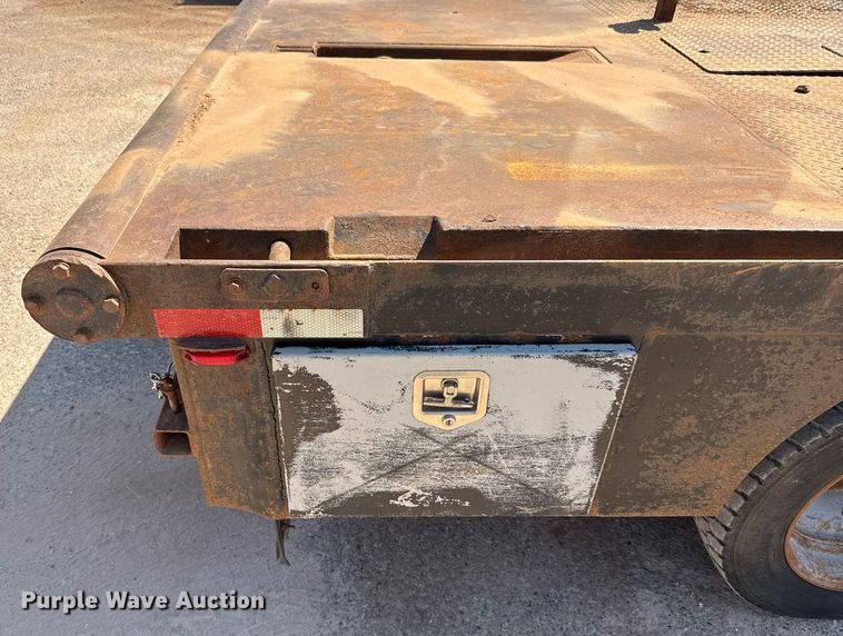 image for item EJ3106 2013 Ford F550 Crew Cab flatbed truck