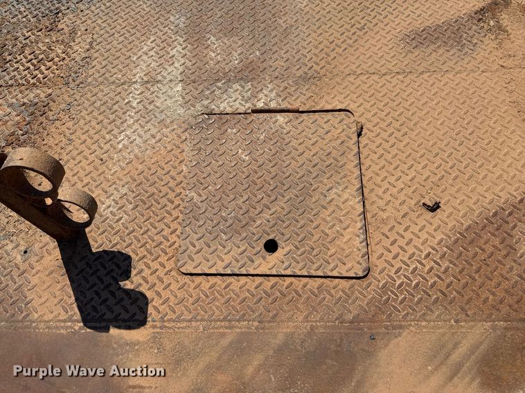 image for item EJ3106 2013 Ford F550 Crew Cab flatbed truck