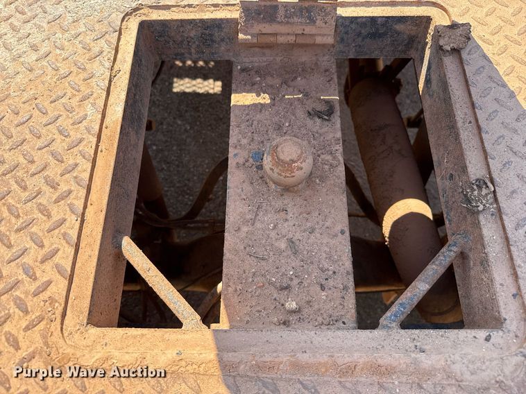 image for item EJ3106 2013 Ford F550 Crew Cab flatbed truck