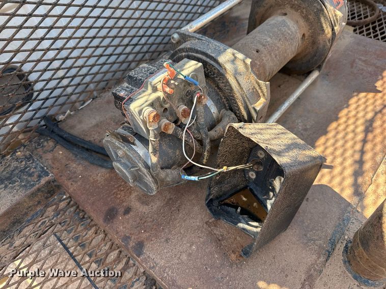 image for item EJ3106 2013 Ford F550 Crew Cab flatbed truck