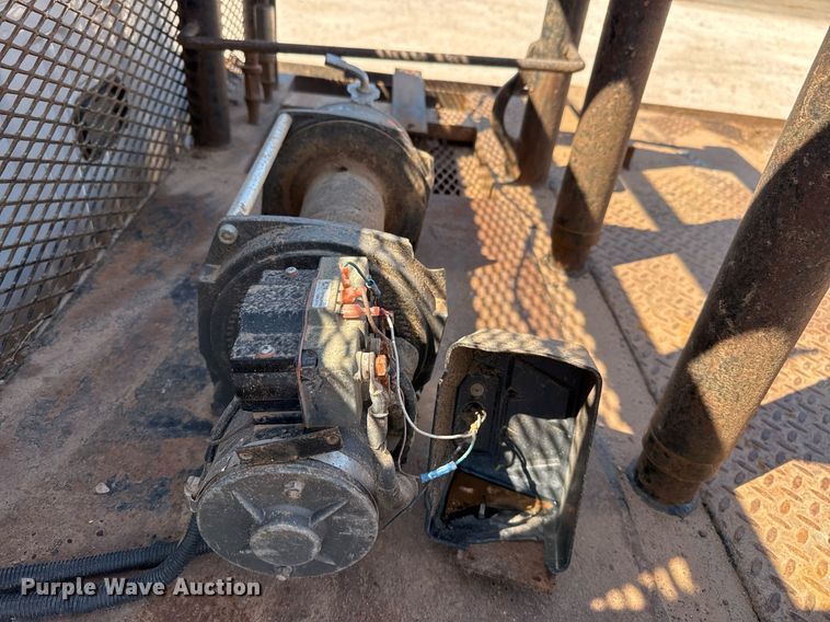 image for item EJ3106 2013 Ford F550 Crew Cab flatbed truck