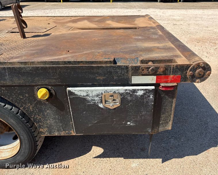 image for item EJ3106 2013 Ford F550 Crew Cab flatbed truck