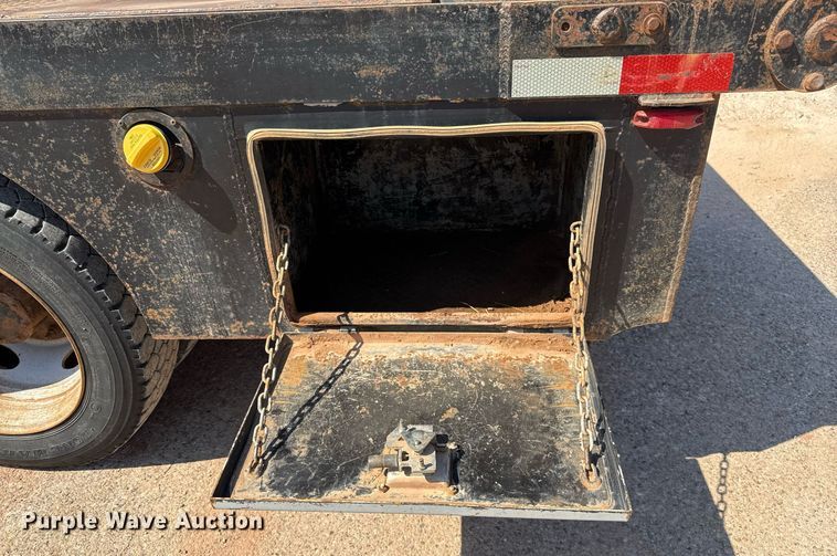 image for item EJ3106 2013 Ford F550 Crew Cab flatbed truck