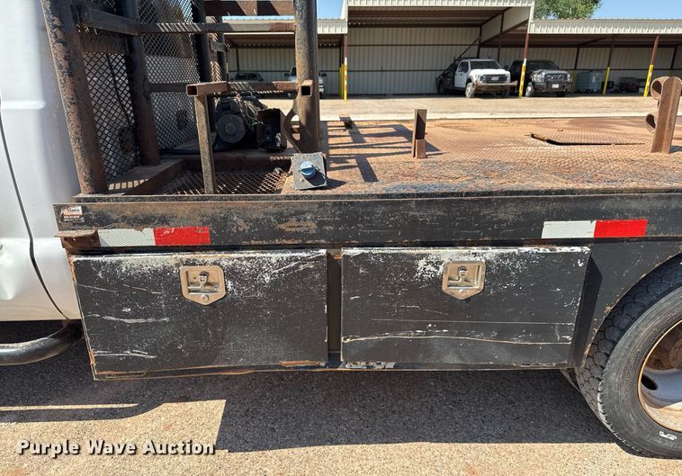image for item EJ3106 2013 Ford F550 Crew Cab flatbed truck