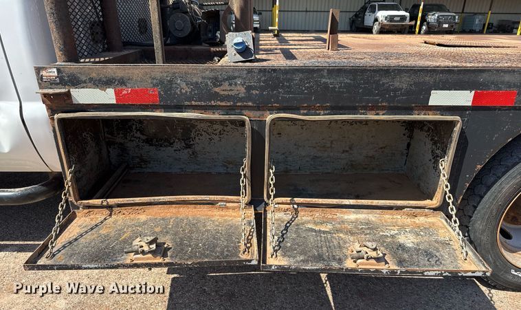 image for item EJ3106 2013 Ford F550 Crew Cab flatbed truck