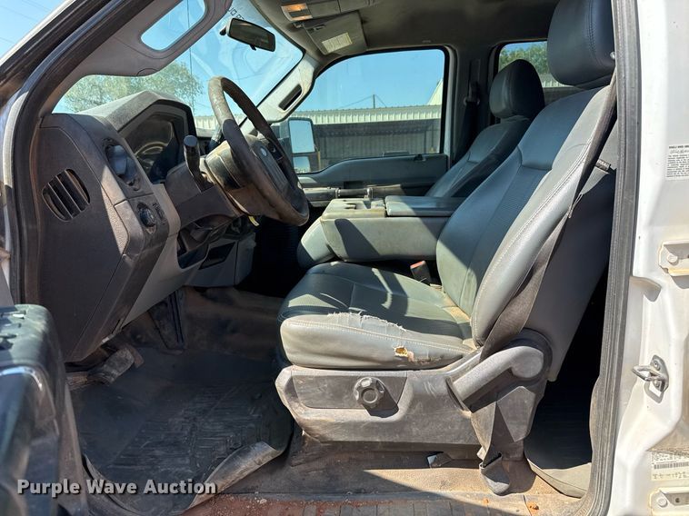 image for item EJ3106 2013 Ford F550 Crew Cab flatbed truck