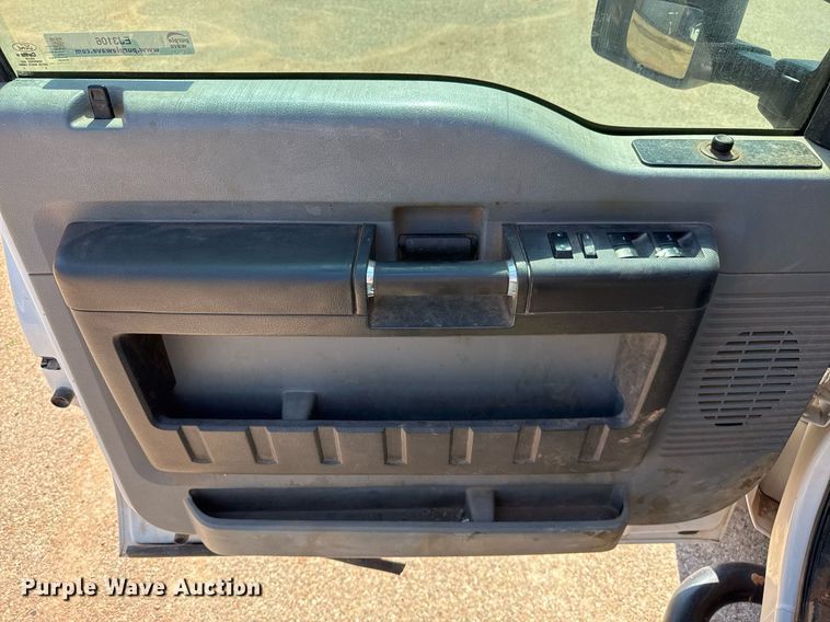 image for item EJ3106 2013 Ford F550 Crew Cab flatbed truck