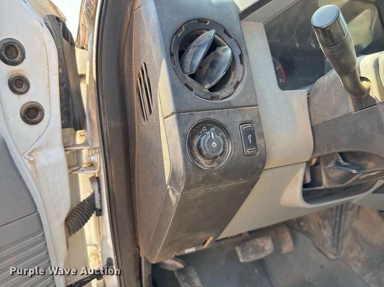 image for item EJ3106 2013 Ford F550 Crew Cab flatbed truck