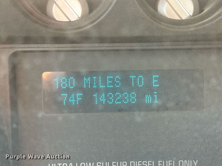 image for item EJ3106 2013 Ford F550 Crew Cab flatbed truck