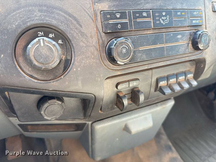 image for item EJ3106 2013 Ford F550 Crew Cab flatbed truck