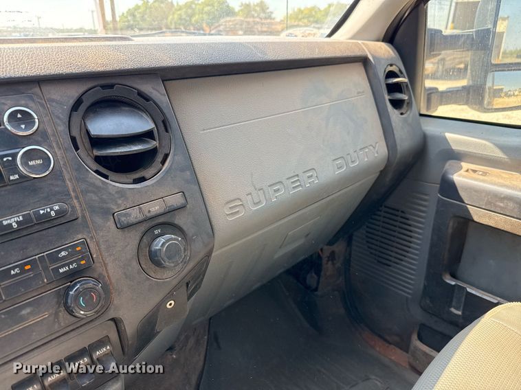 image for item EJ3106 2013 Ford F550 Crew Cab flatbed truck