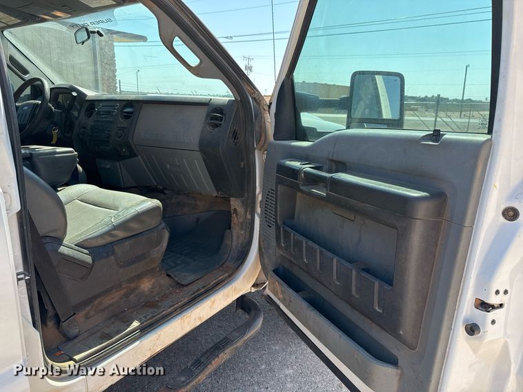 image for item EJ3106 2013 Ford F550 Crew Cab flatbed truck