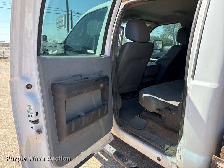 image for item EJ3106 2013 Ford F550 Crew Cab flatbed truck