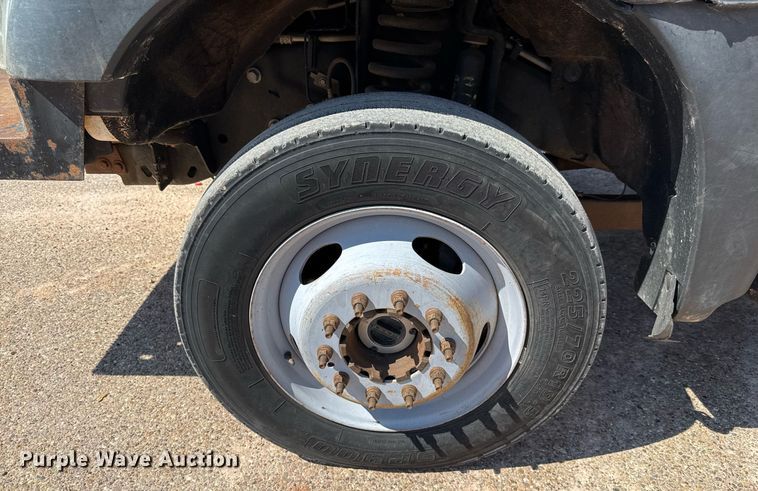 image for item EJ3106 2013 Ford F550 Crew Cab flatbed truck