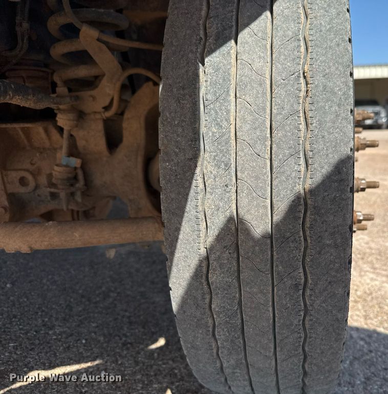 image for item EJ3106 2013 Ford F550 Crew Cab flatbed truck